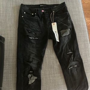 P001 Low Rise Skinny Jean

Black Vintage Holographic Repair